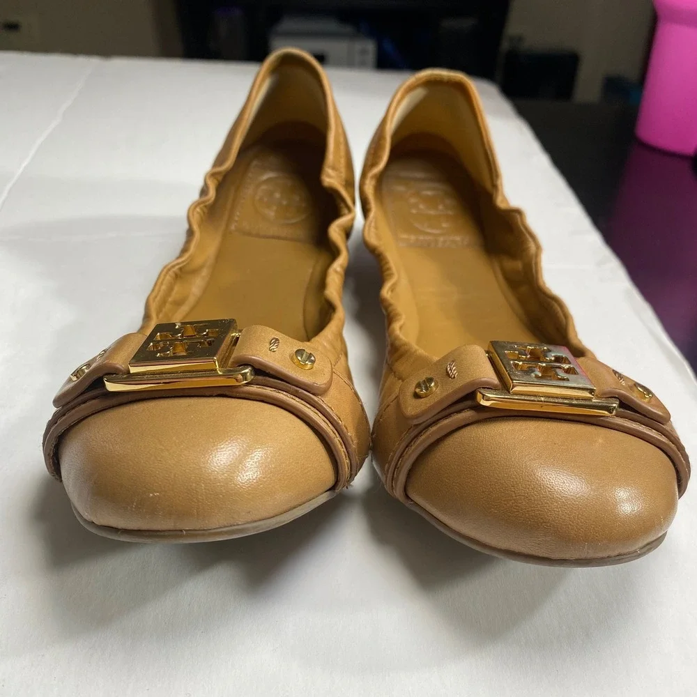 Tory Burch Ambrose Gold Logo Reva Cap Toe Ballet Flats Classic Tan Leather‎ 5.5